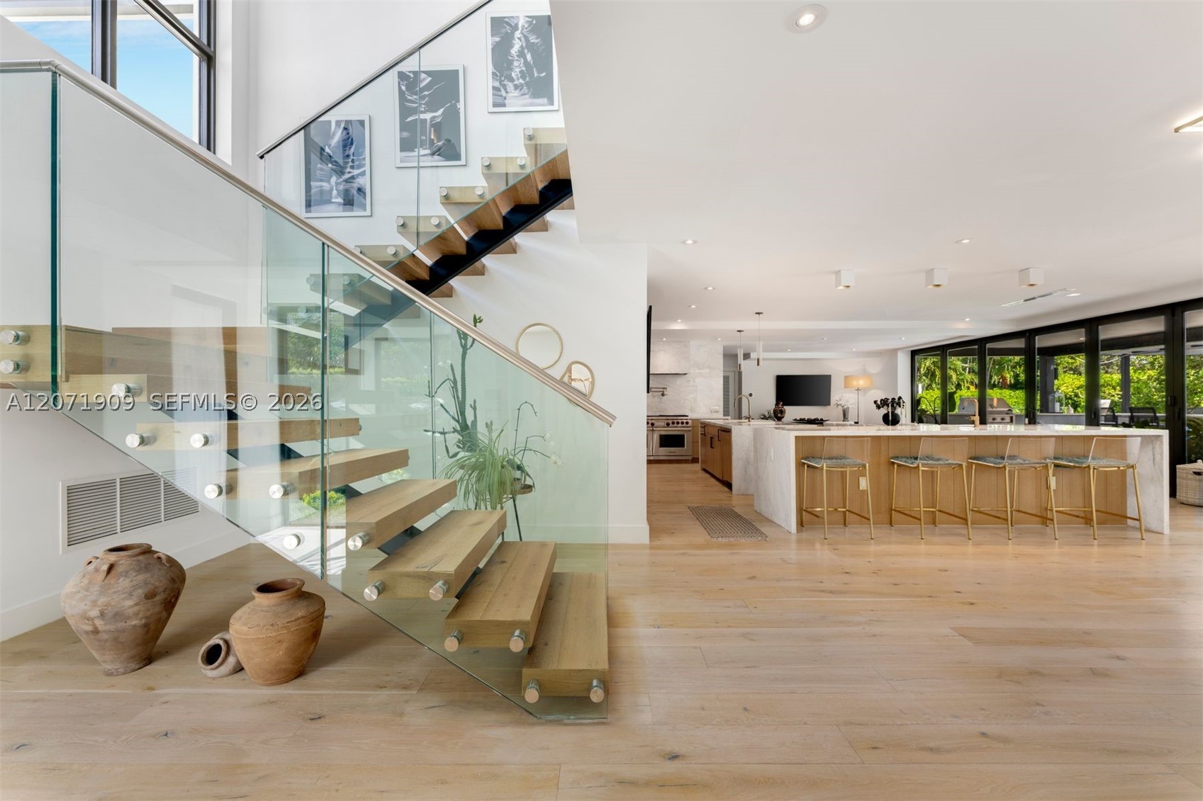 795 Lakeview Dr, Miami Beach FL 33140