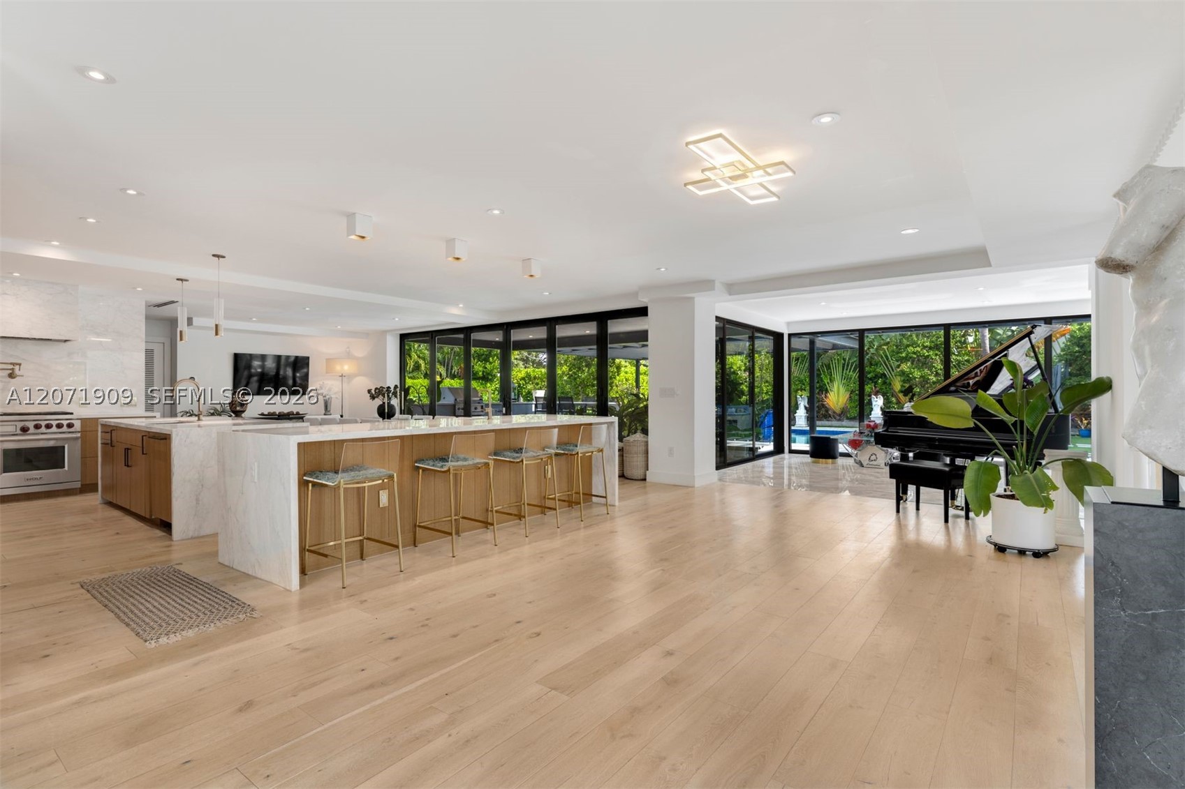 795 Lakeview Dr, Miami Beach FL 33140