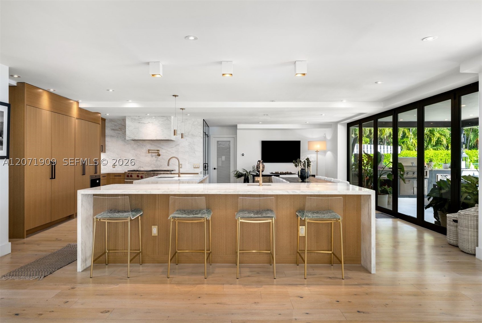 795 Lakeview Dr, Miami Beach FL 33140