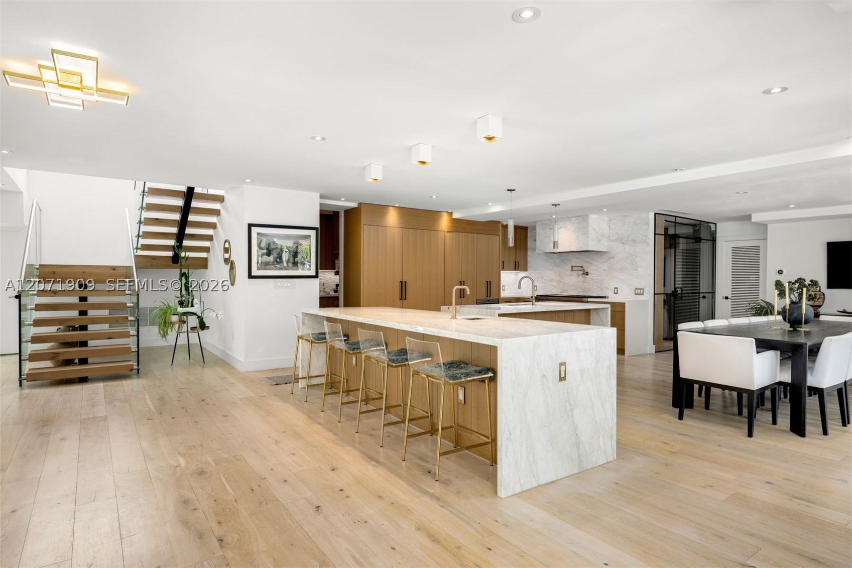 795 Lakeview Dr, Miami Beach FL 33140