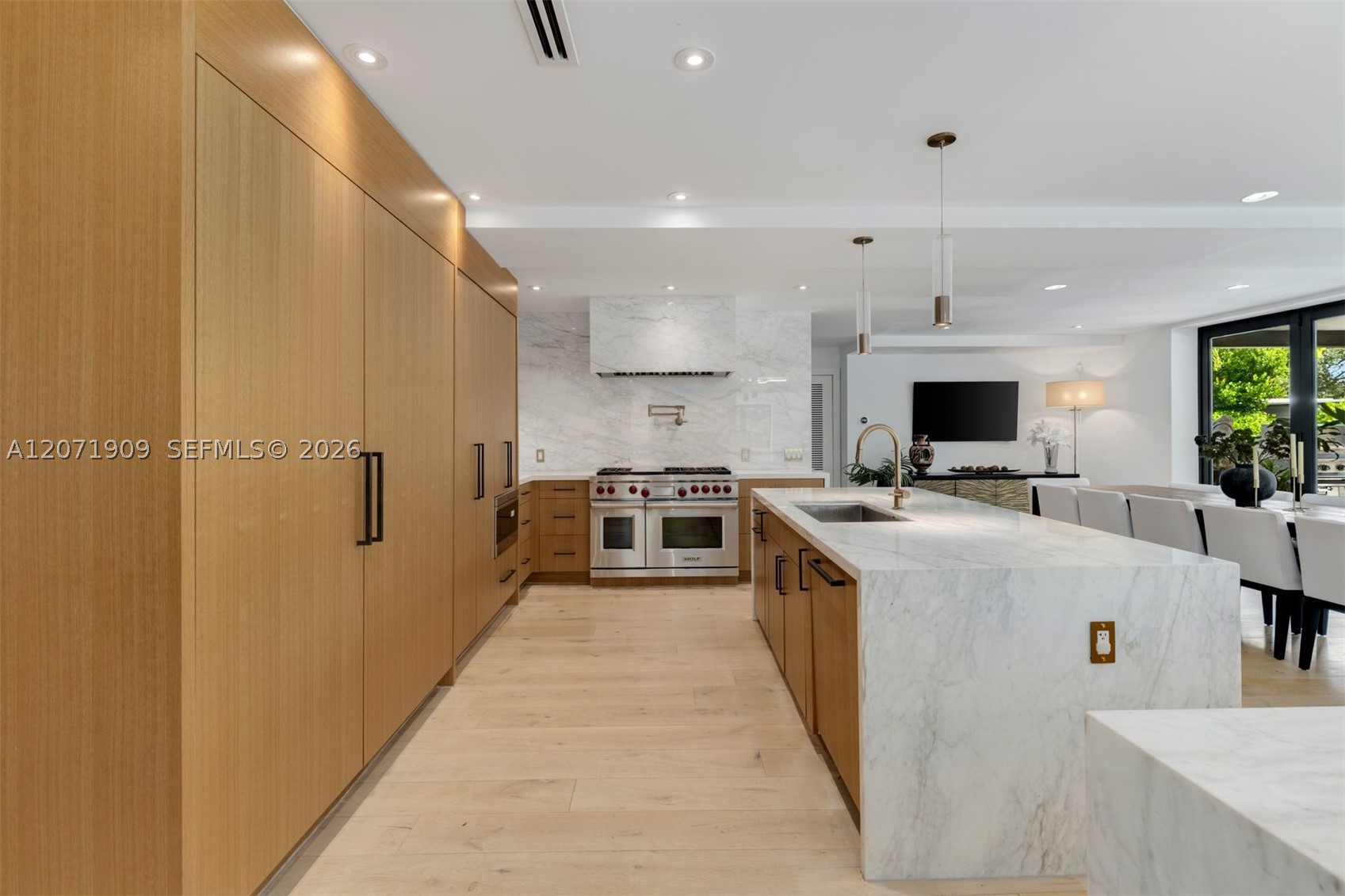 795 Lakeview Dr, Miami Beach FL 33140