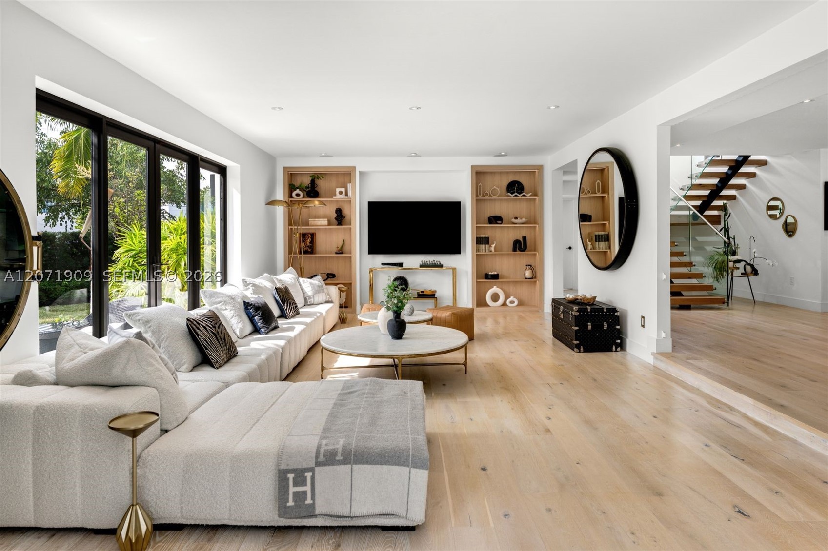 795 Lakeview Dr, Miami Beach FL 33140