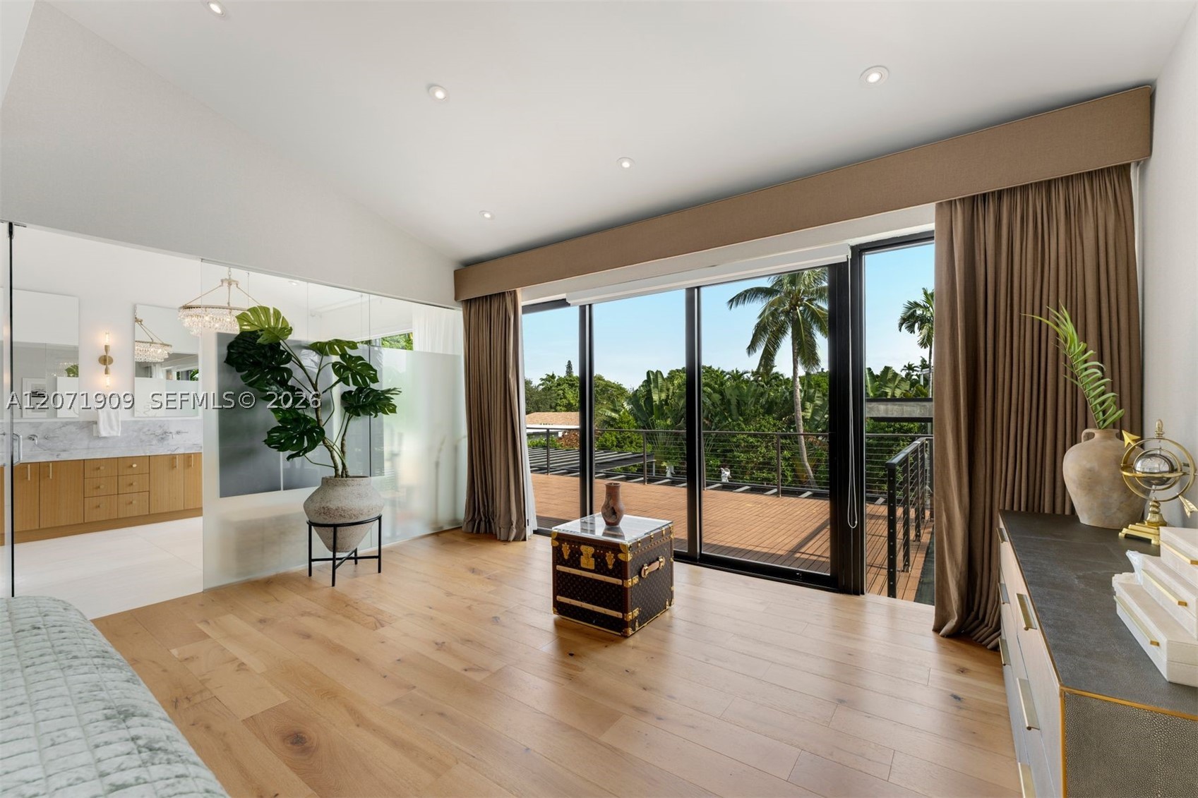 795 Lakeview Dr, Miami Beach FL 33140