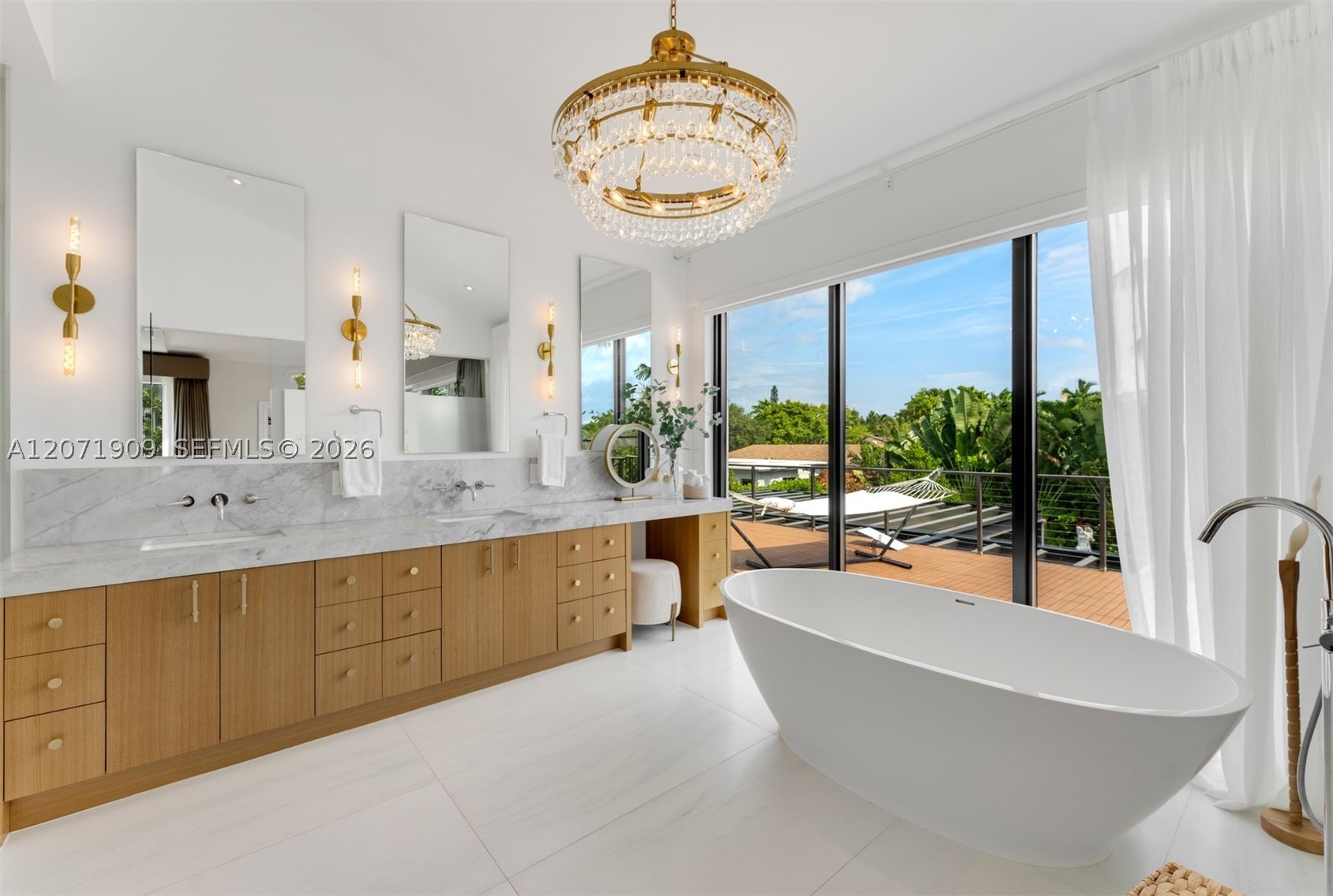 795 Lakeview Dr, Miami Beach FL 33140