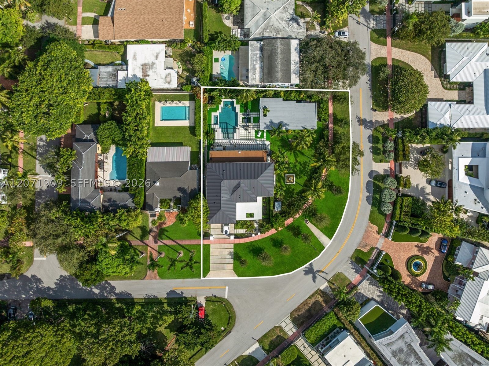 795 Lakeview Dr, Miami Beach FL 33140