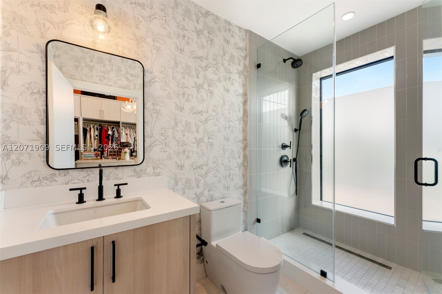 795 Lakeview Dr, Miami Beach FL 33140