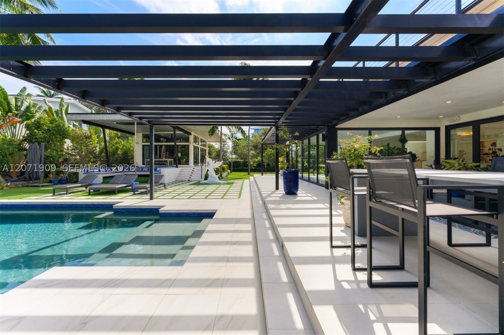 795 Lakeview Dr, Miami Beach FL 33140