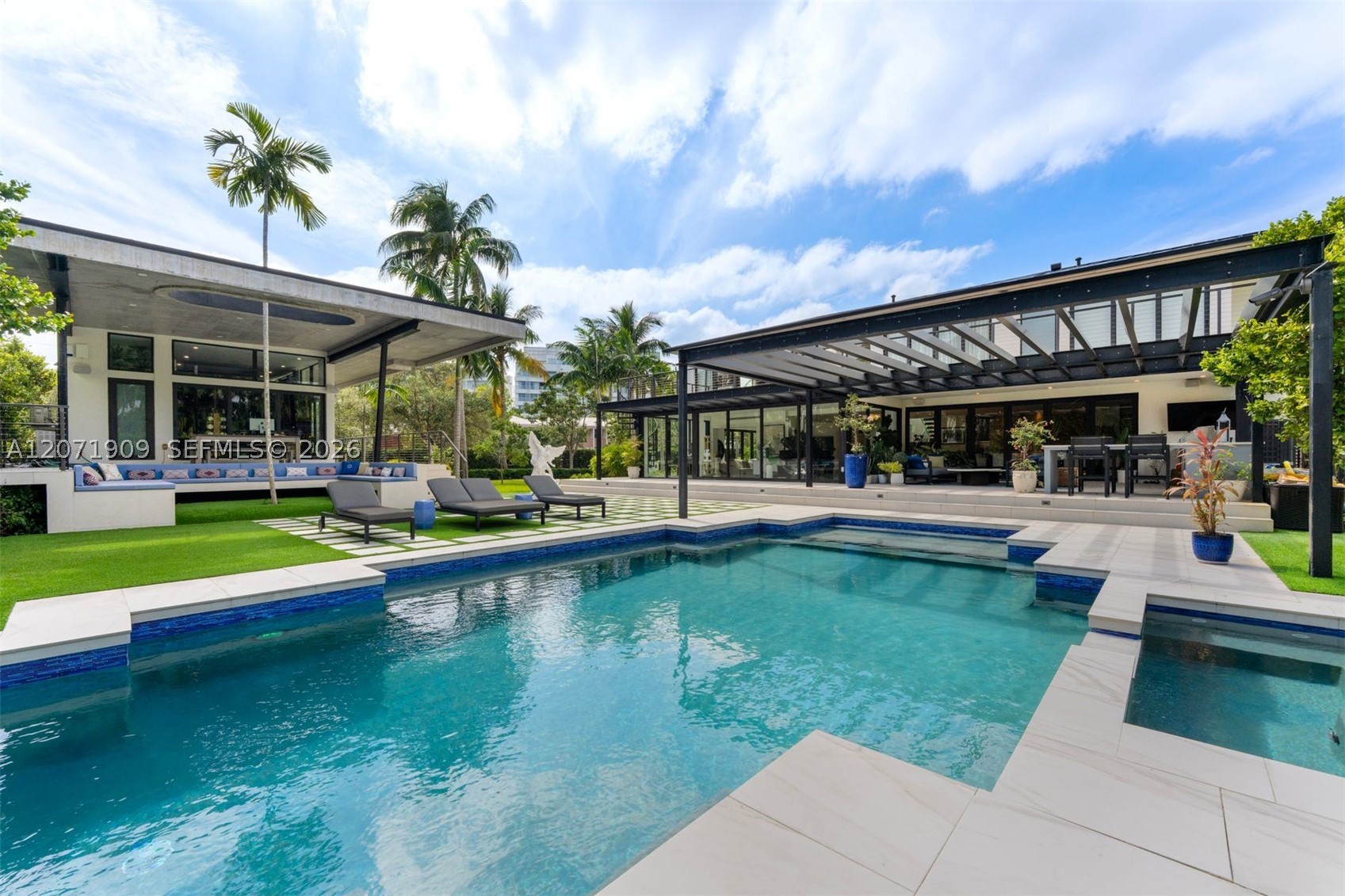 795 Lakeview Dr, Miami Beach FL 33140