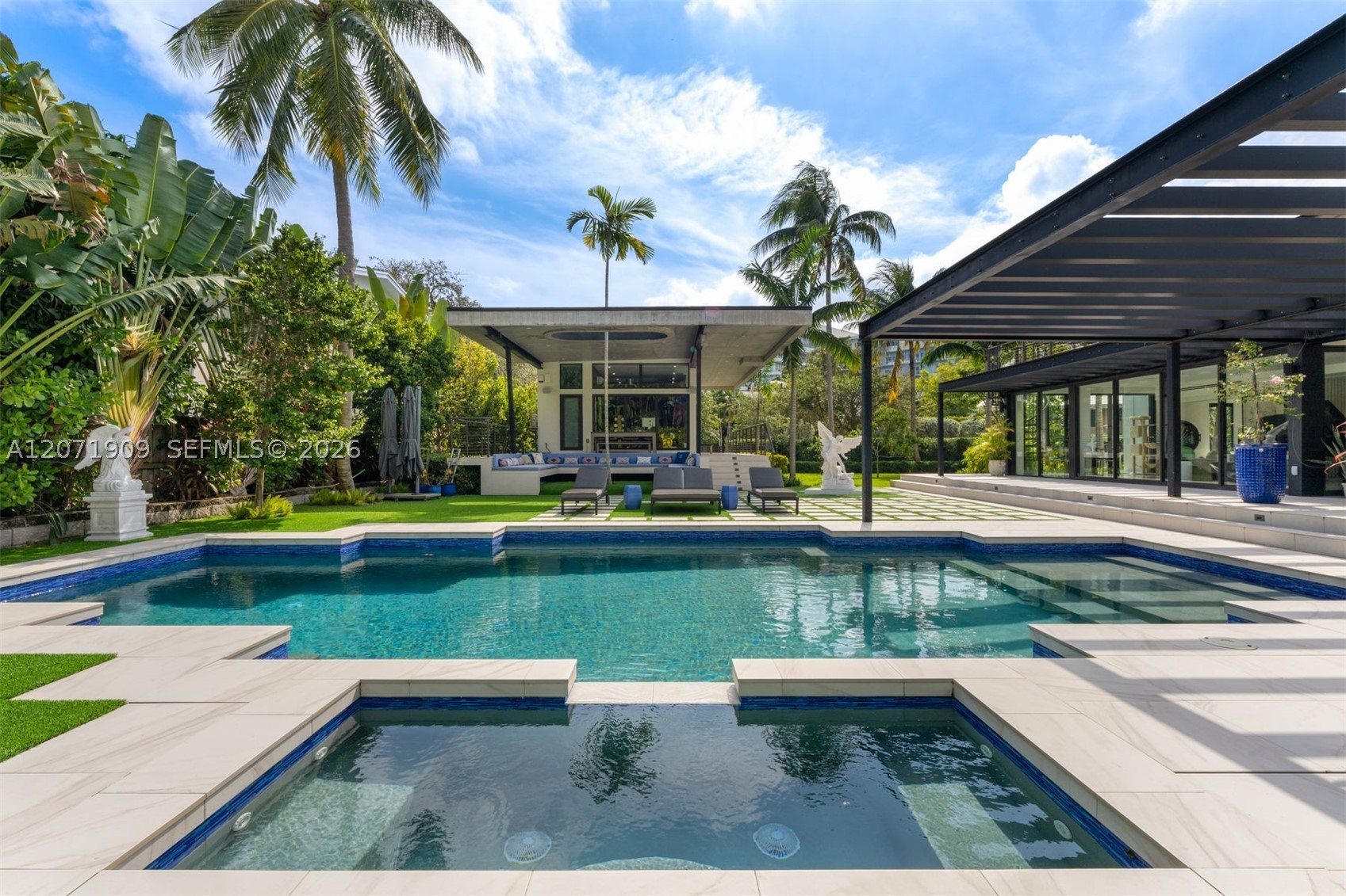 795 Lakeview Dr, Miami Beach FL 33140