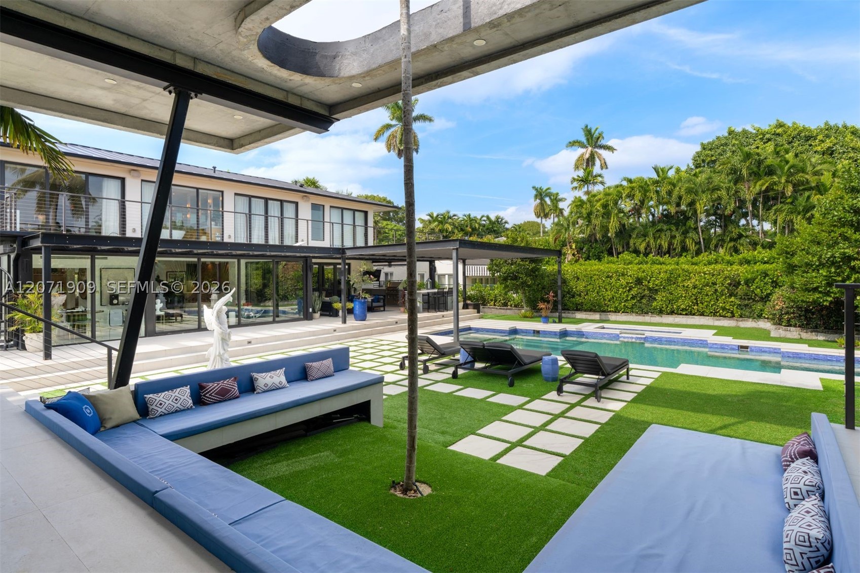 795 Lakeview Dr, Miami Beach FL 33140