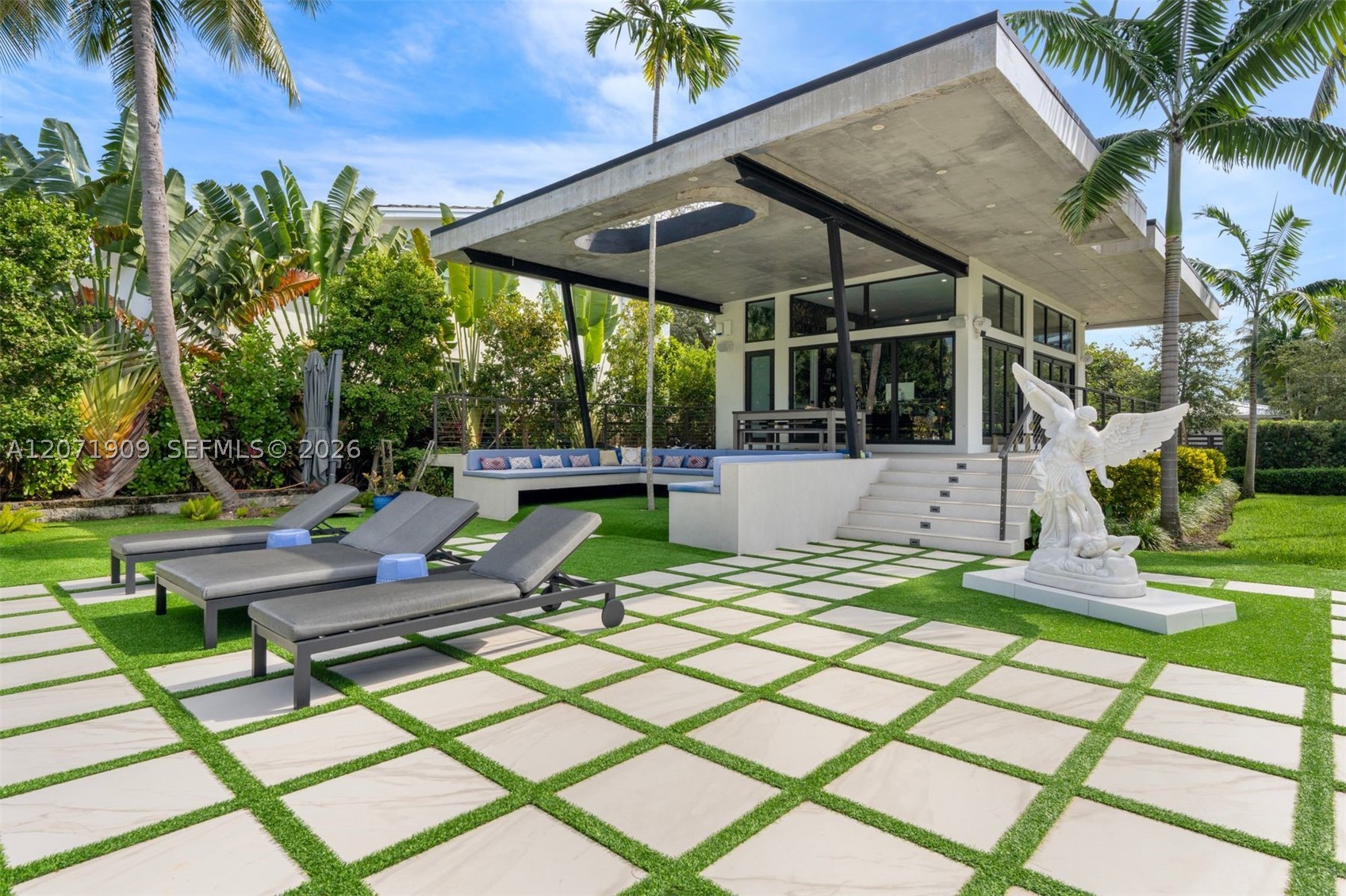 795 Lakeview Dr, Miami Beach FL 33140