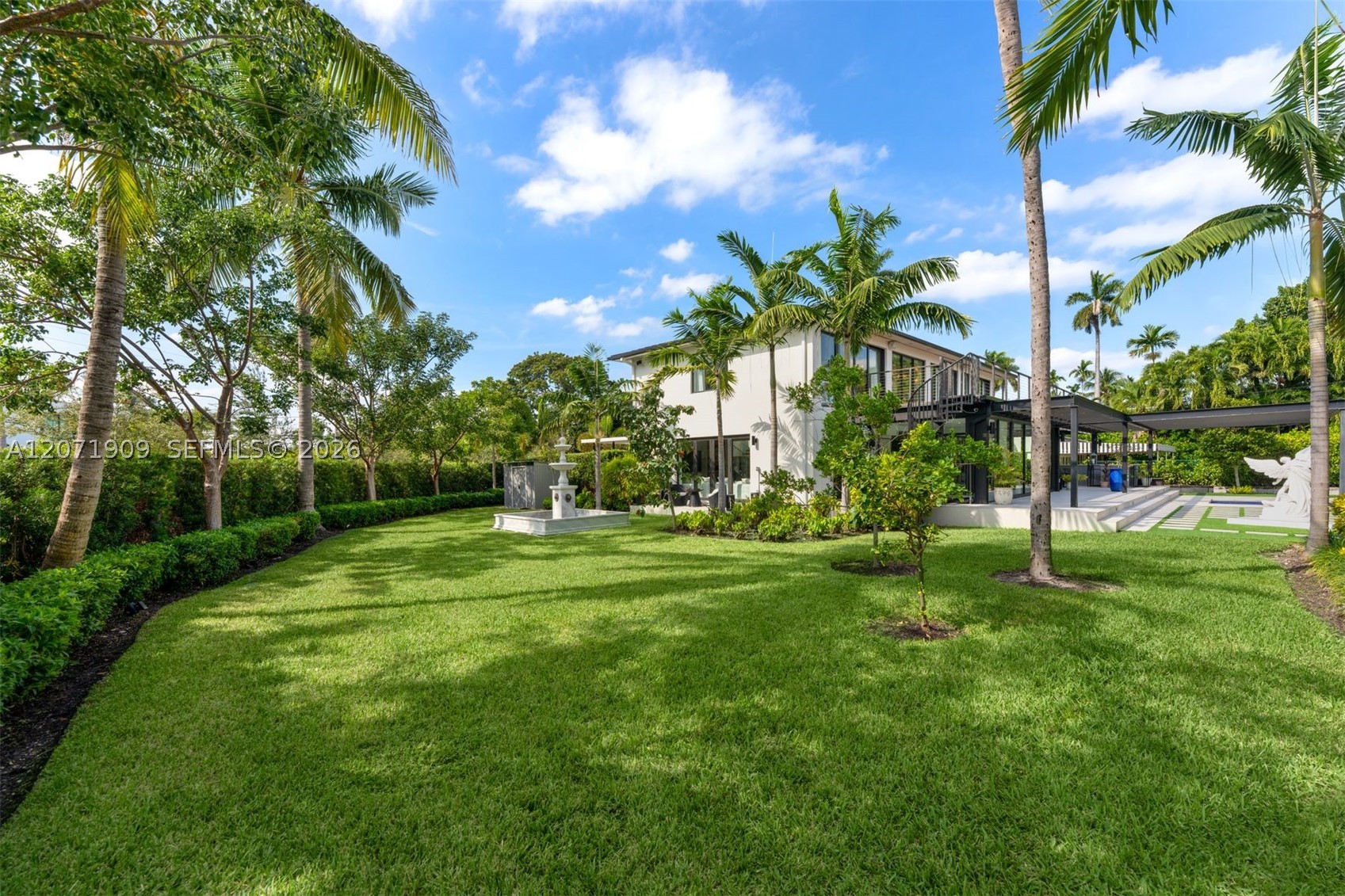 795 Lakeview Dr, Miami Beach FL 33140