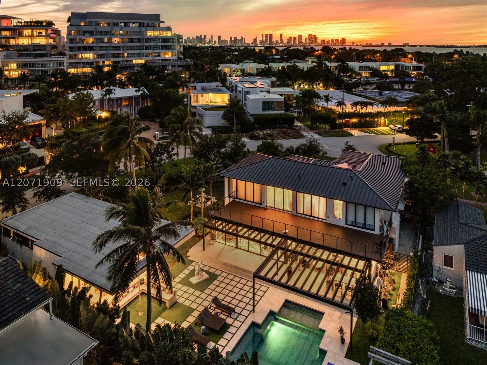 795 Lakeview Dr, Miami Beach FL 33140