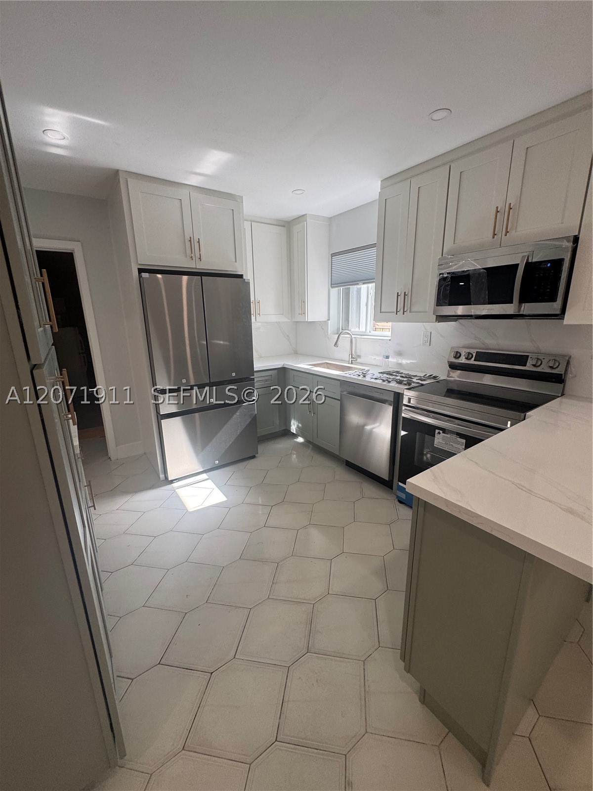 3160 NW 3rd St, Miami FL 33125