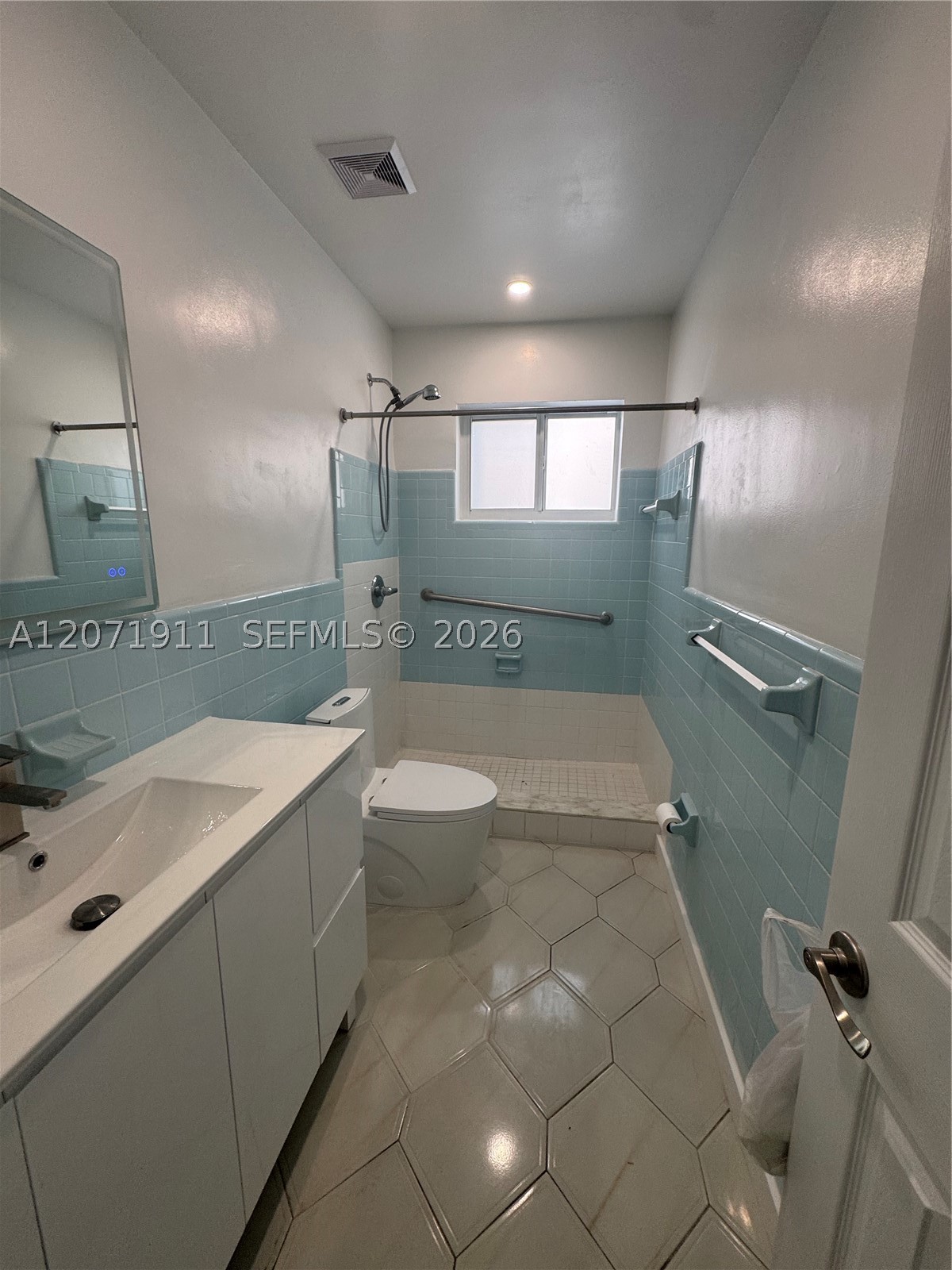 3160 NW 3rd St, Miami FL 33125
