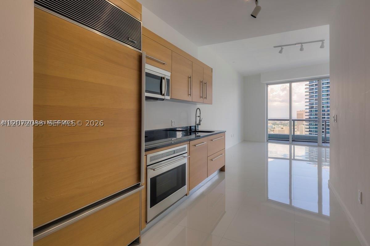 465 Brickell Ave #4104, Miami FL 33131