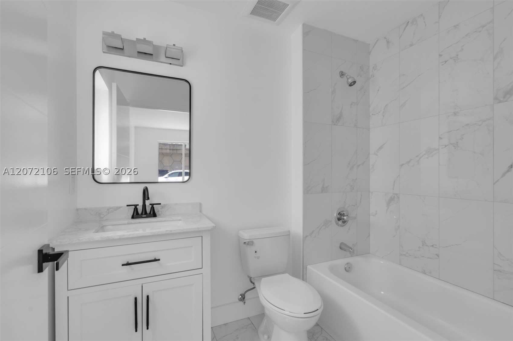 1627 NW 40th St, Miami FL 33142