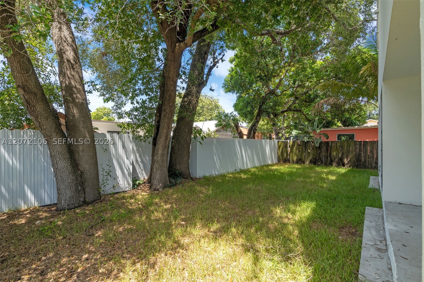 1627 NW 40th St, Miami FL 33142