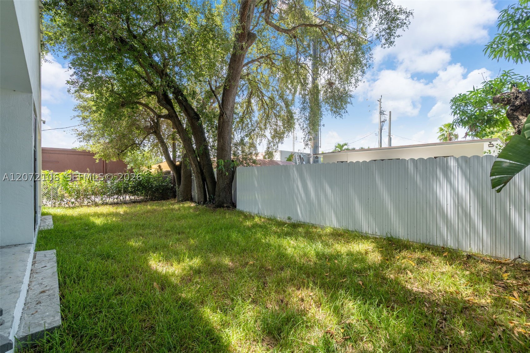 1627 NW 40th St, Miami FL 33142