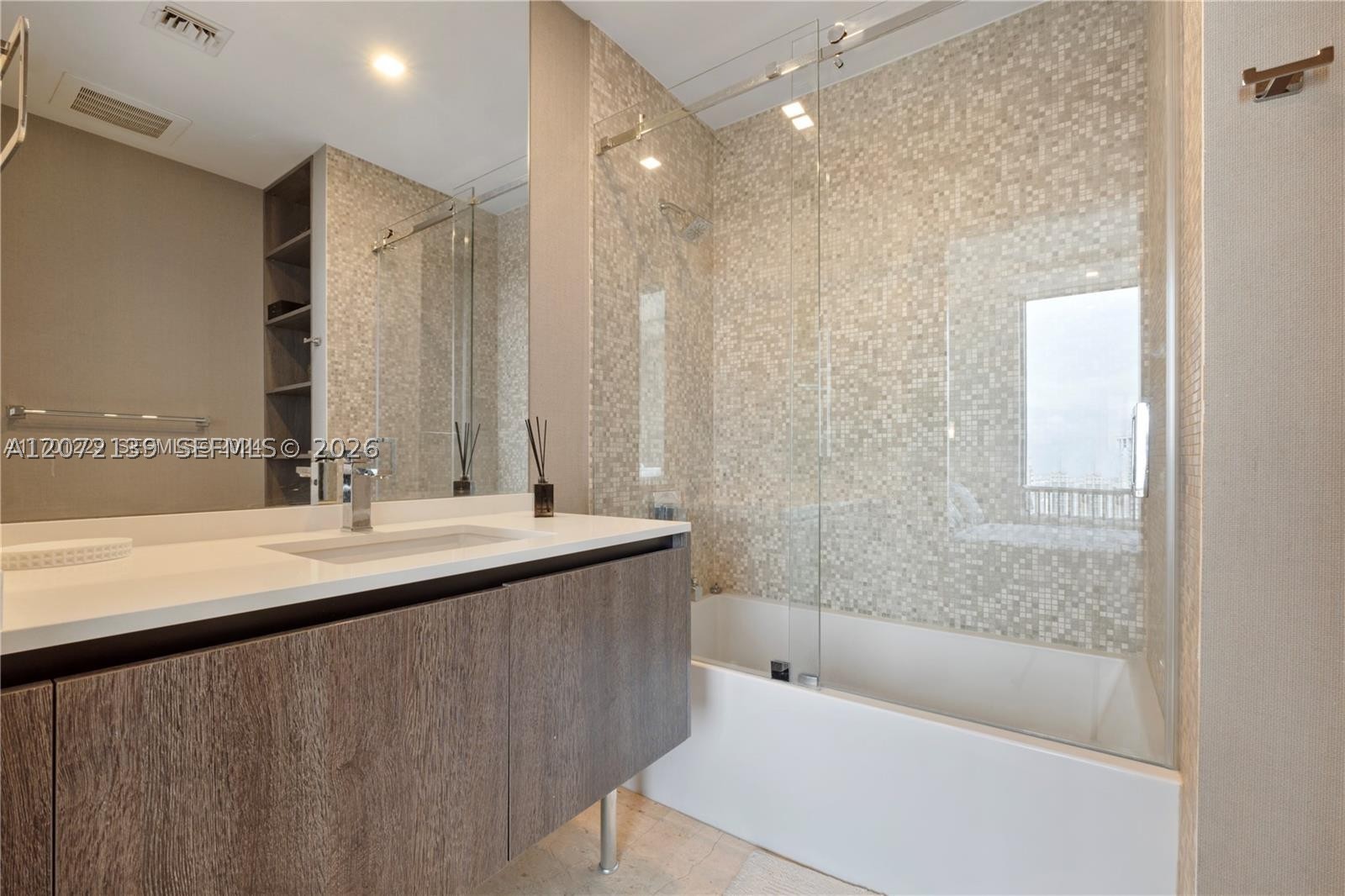 88 SW 7th St #3412, Miami FL 33130