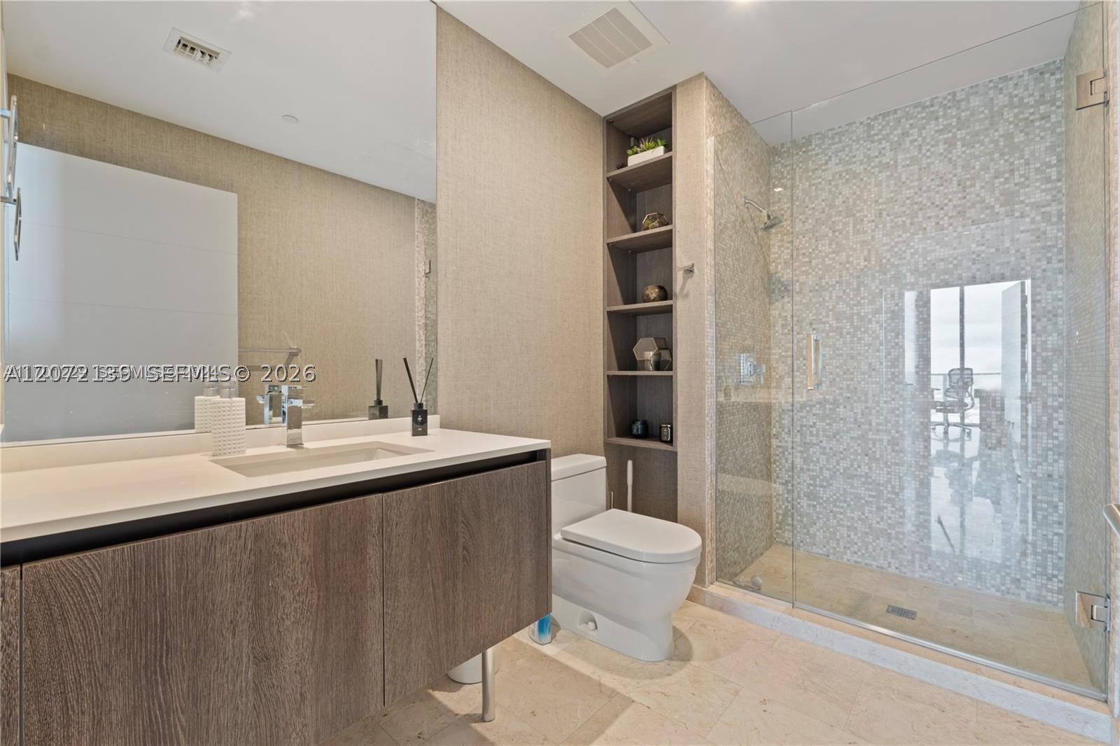 88 SW 7th St #3412, Miami FL 33130