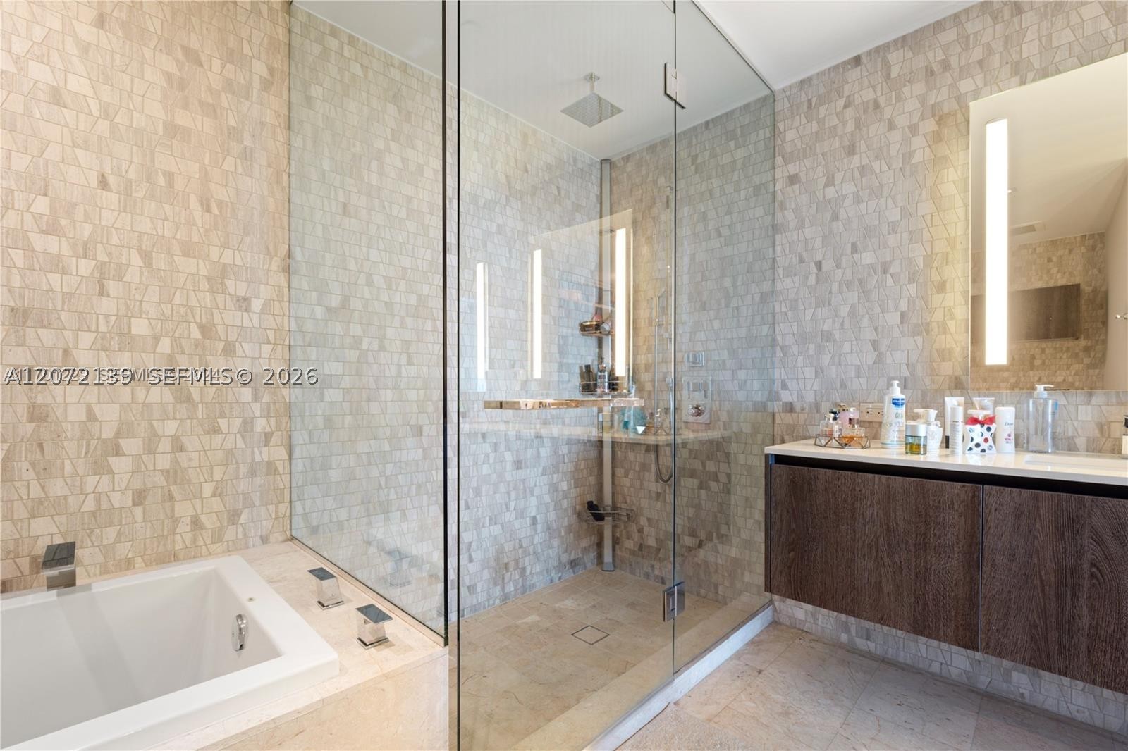 88 SW 7th St #3412, Miami FL 33130