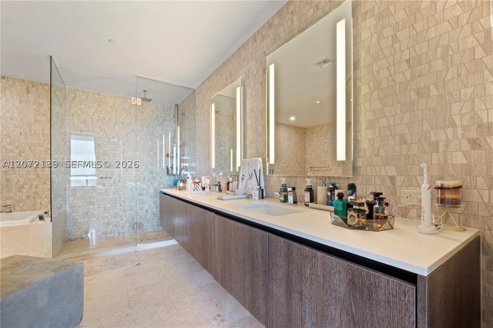 88 SW 7th St #3412, Miami FL 33130