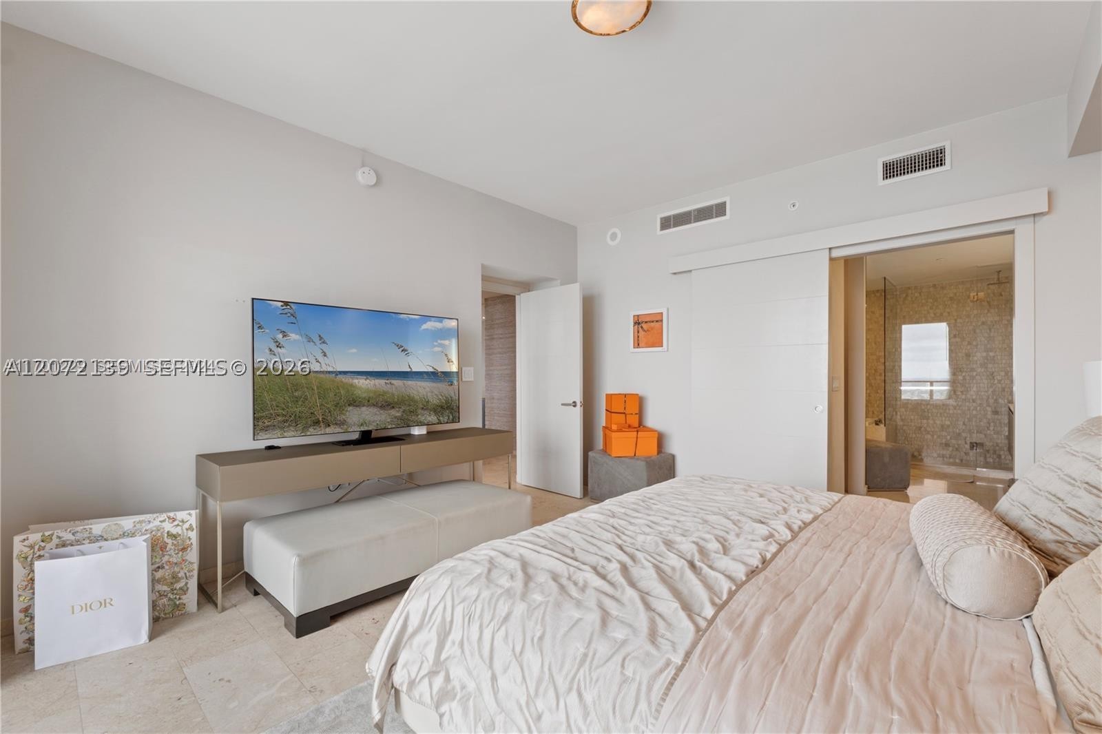 88 SW 7th St #3412, Miami FL 33130