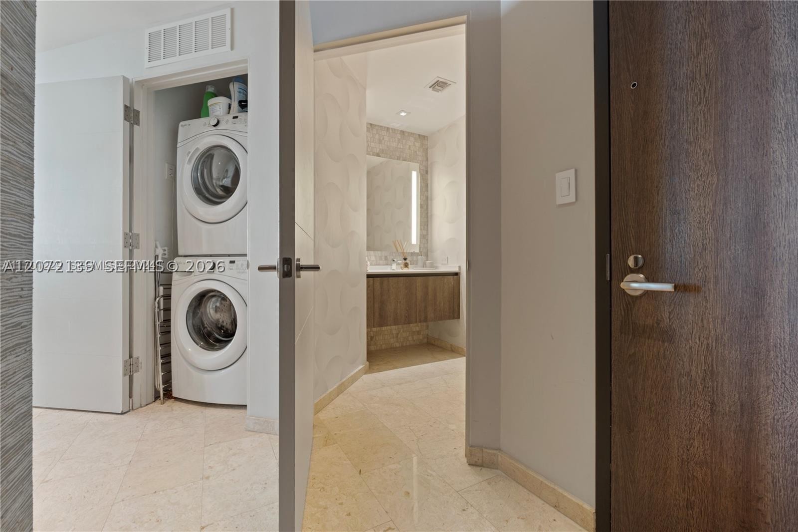 88 SW 7th St #3412, Miami FL 33130