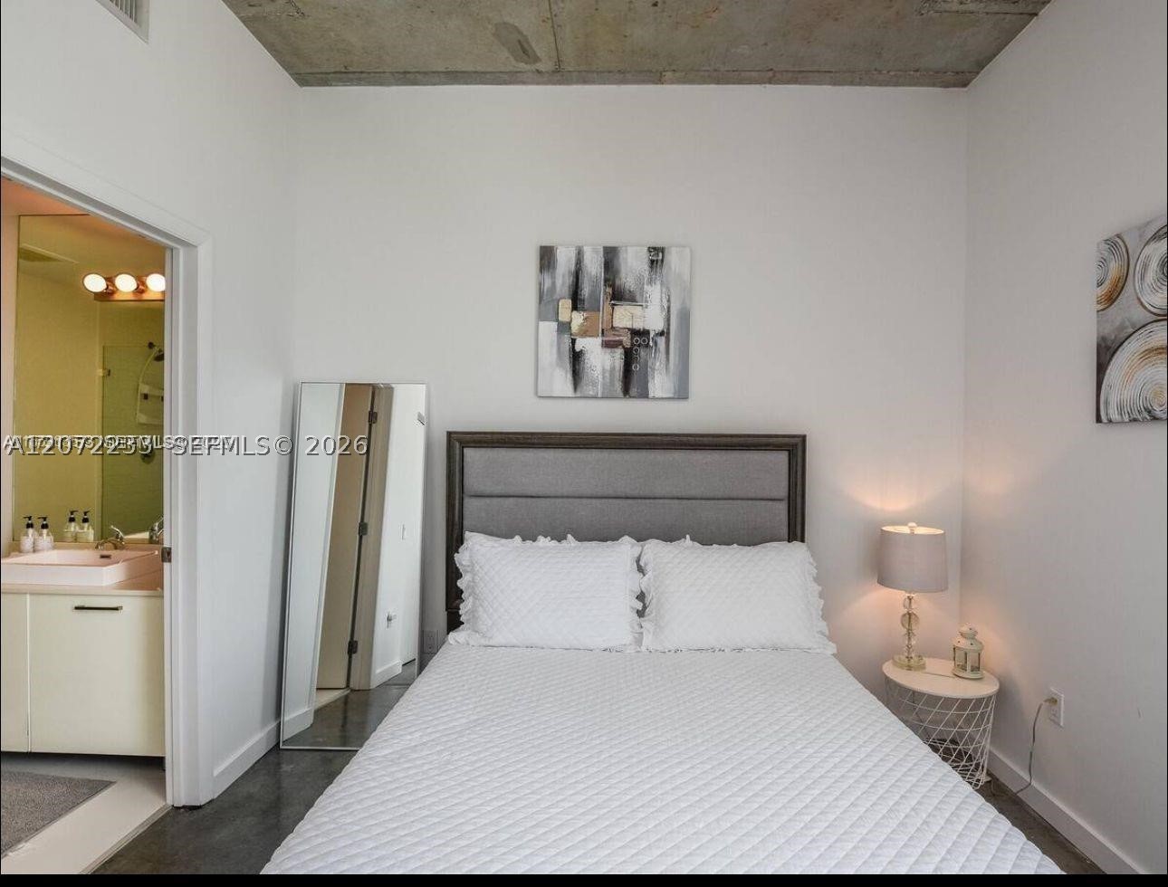151 SE 1st St #2104, Miami FL 33131