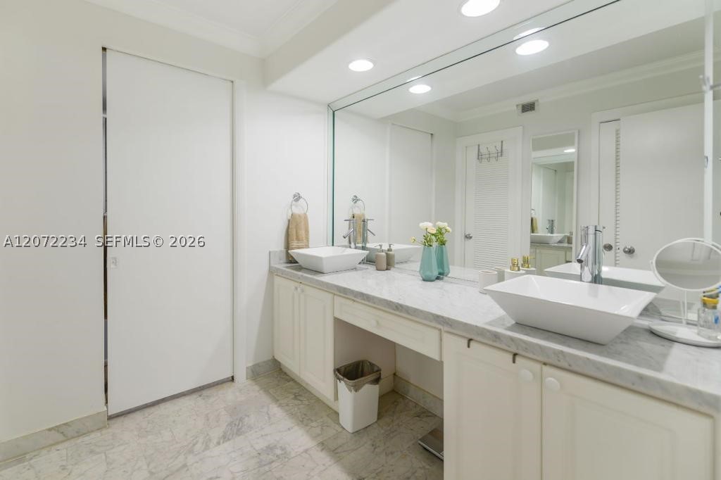 1121 Crandon Blvd #D206, Key Biscayne FL 33149