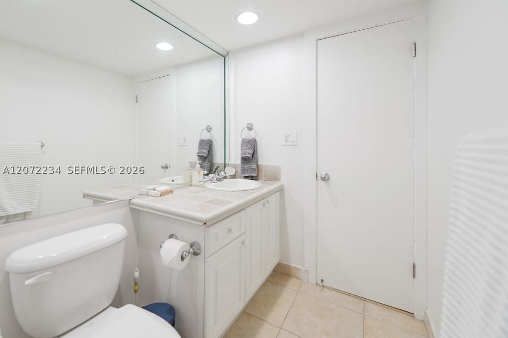 1121 Crandon Blvd #D206, Key Biscayne FL 33149