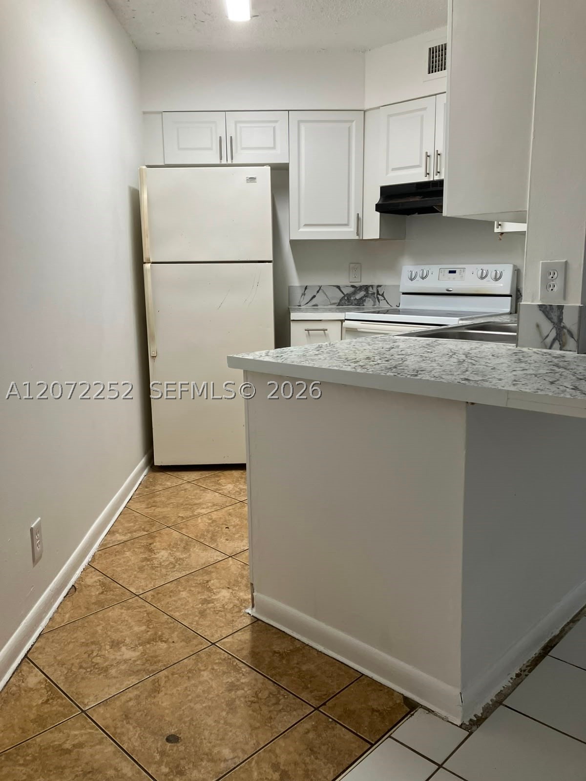 213 Lake Pointe Dr #112, Oakland Park FL 33309