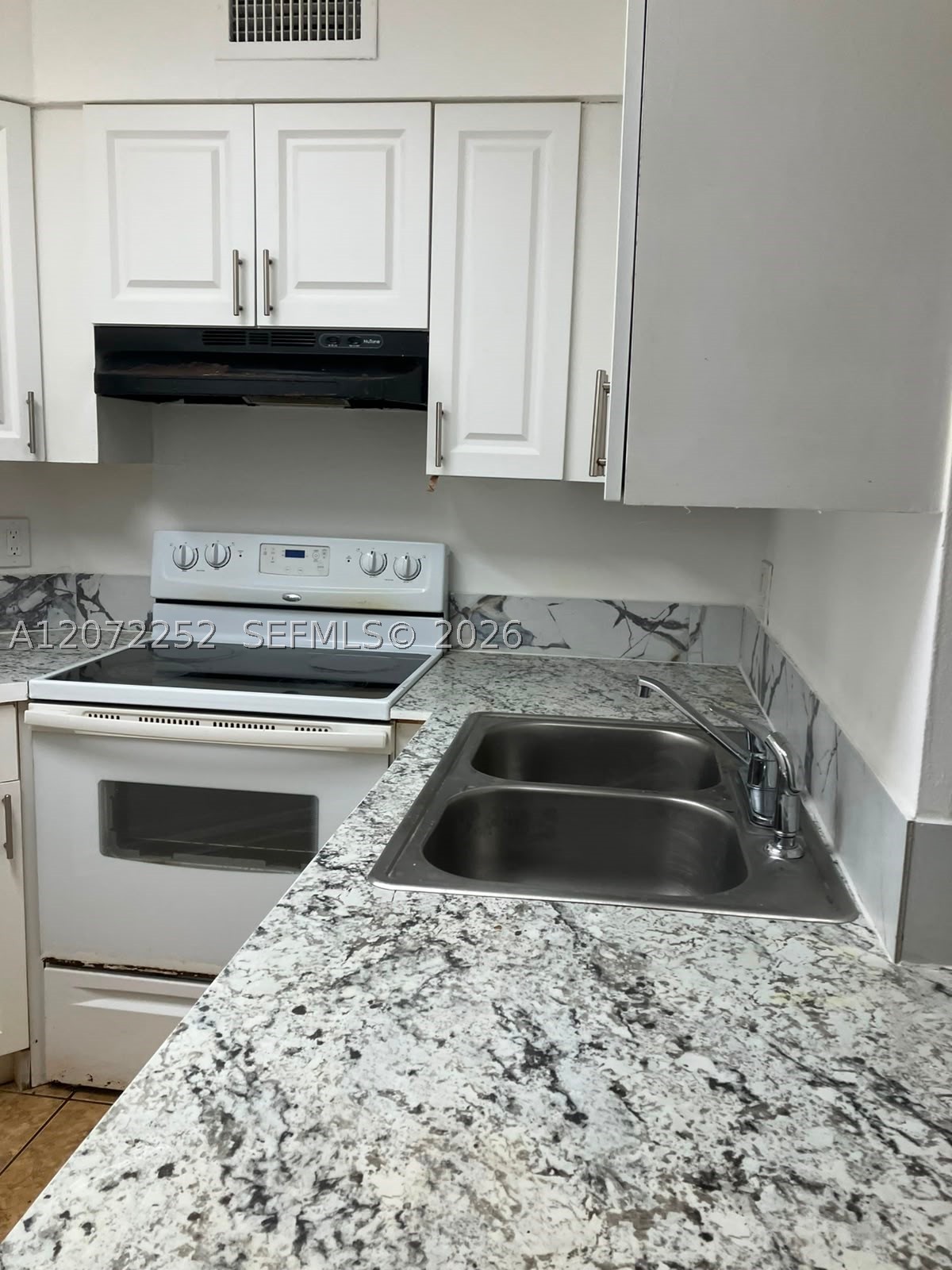 213 Lake Pointe Dr #112, Oakland Park FL 33309