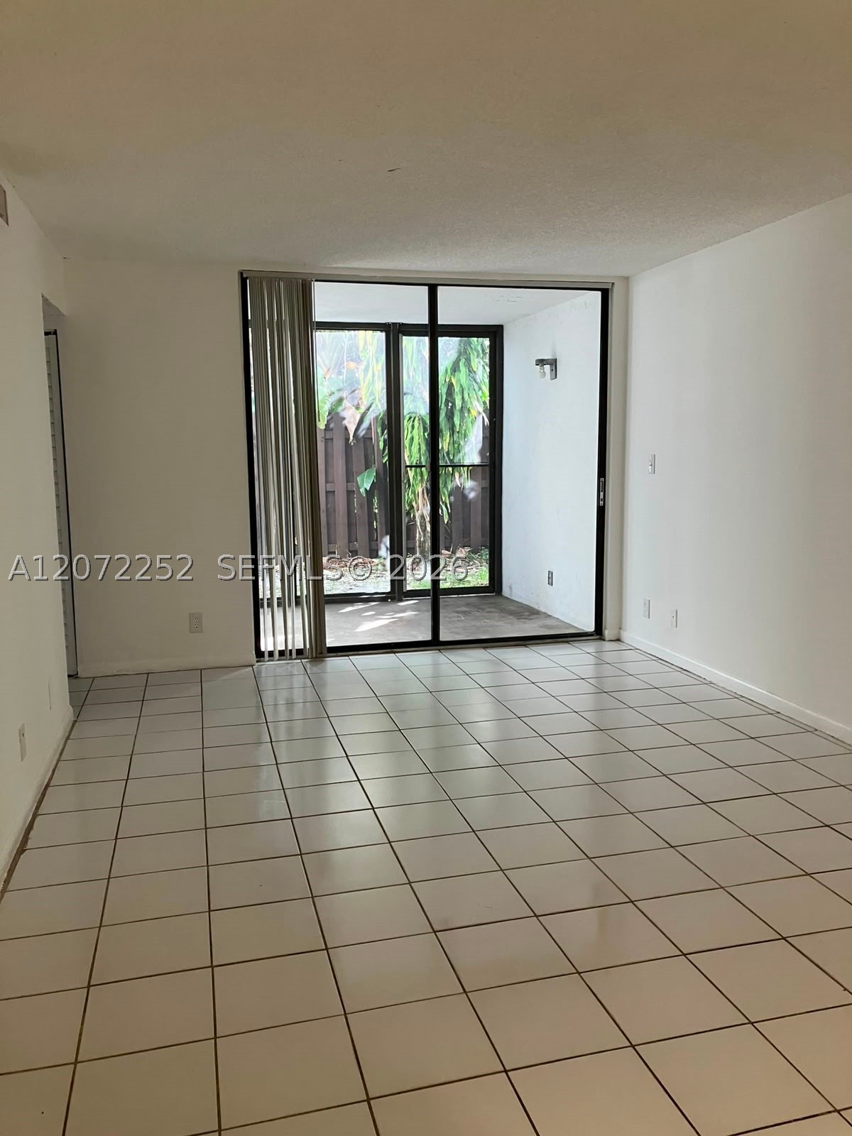 213 Lake Pointe Dr #112, Oakland Park FL 33309