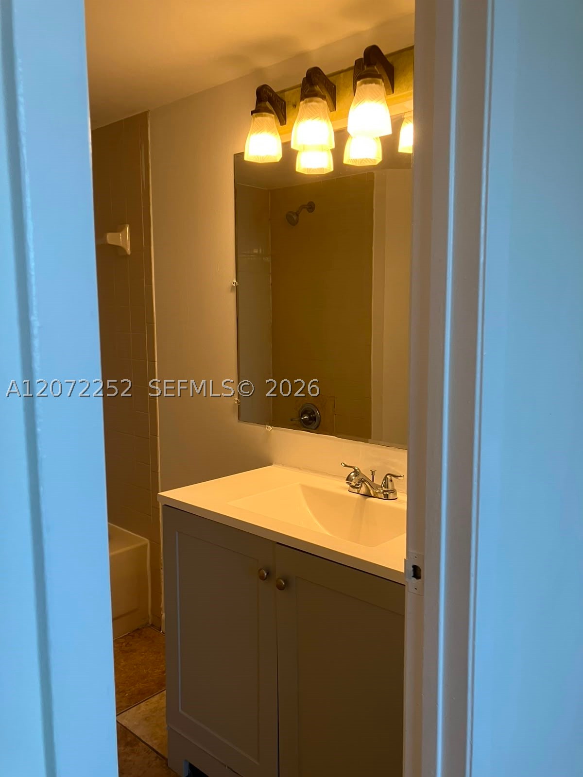 213 Lake Pointe Dr #112, Oakland Park FL 33309