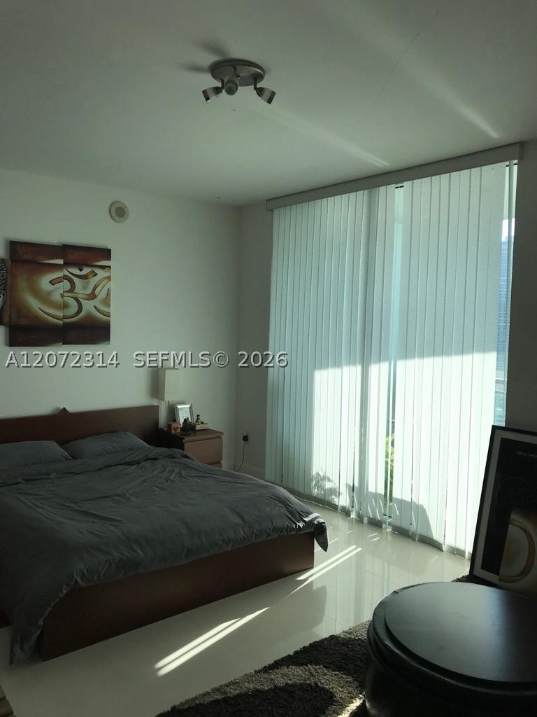 90 SW 3rd St #2911, Miami FL 33130