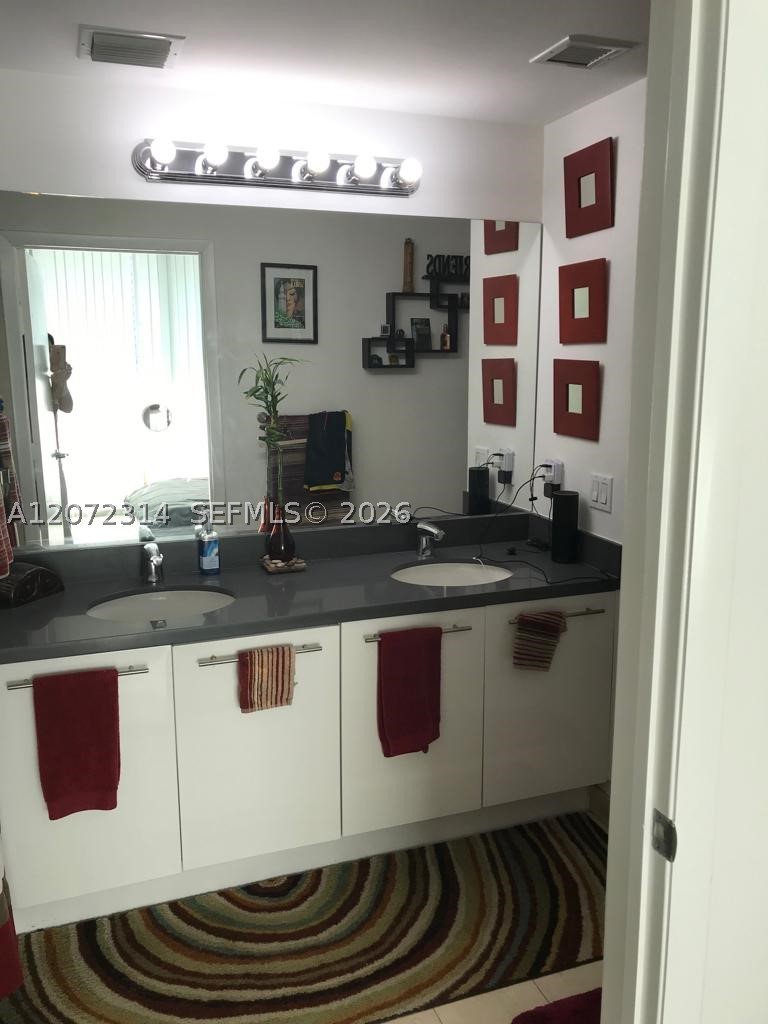 90 SW 3rd St #2911, Miami FL 33130