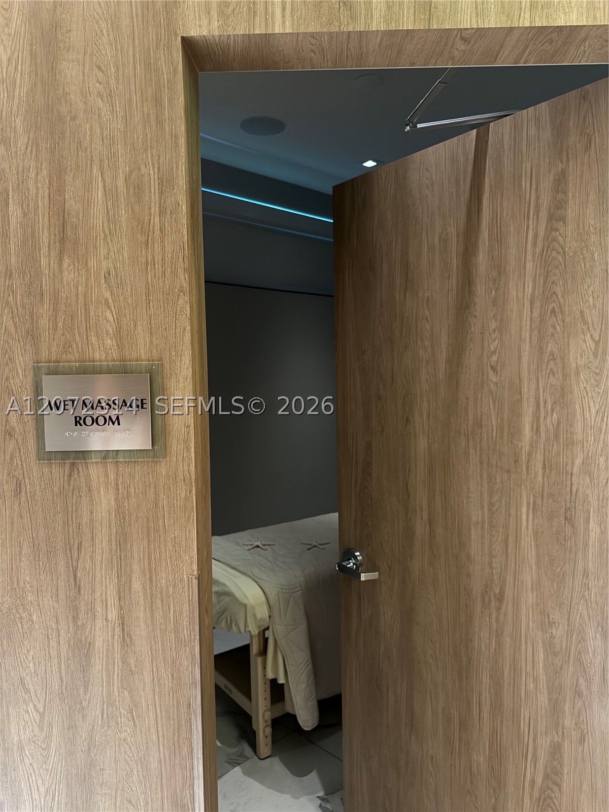 90 SW 3rd St #2911, Miami FL 33130