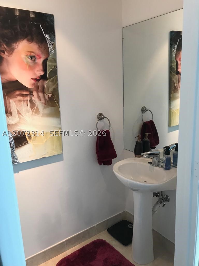 90 SW 3rd St #2911, Miami FL 33130