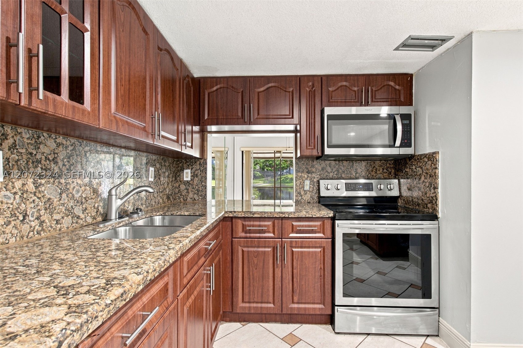6511 Racquet Club Dr #46, Lauderhill FL 33319