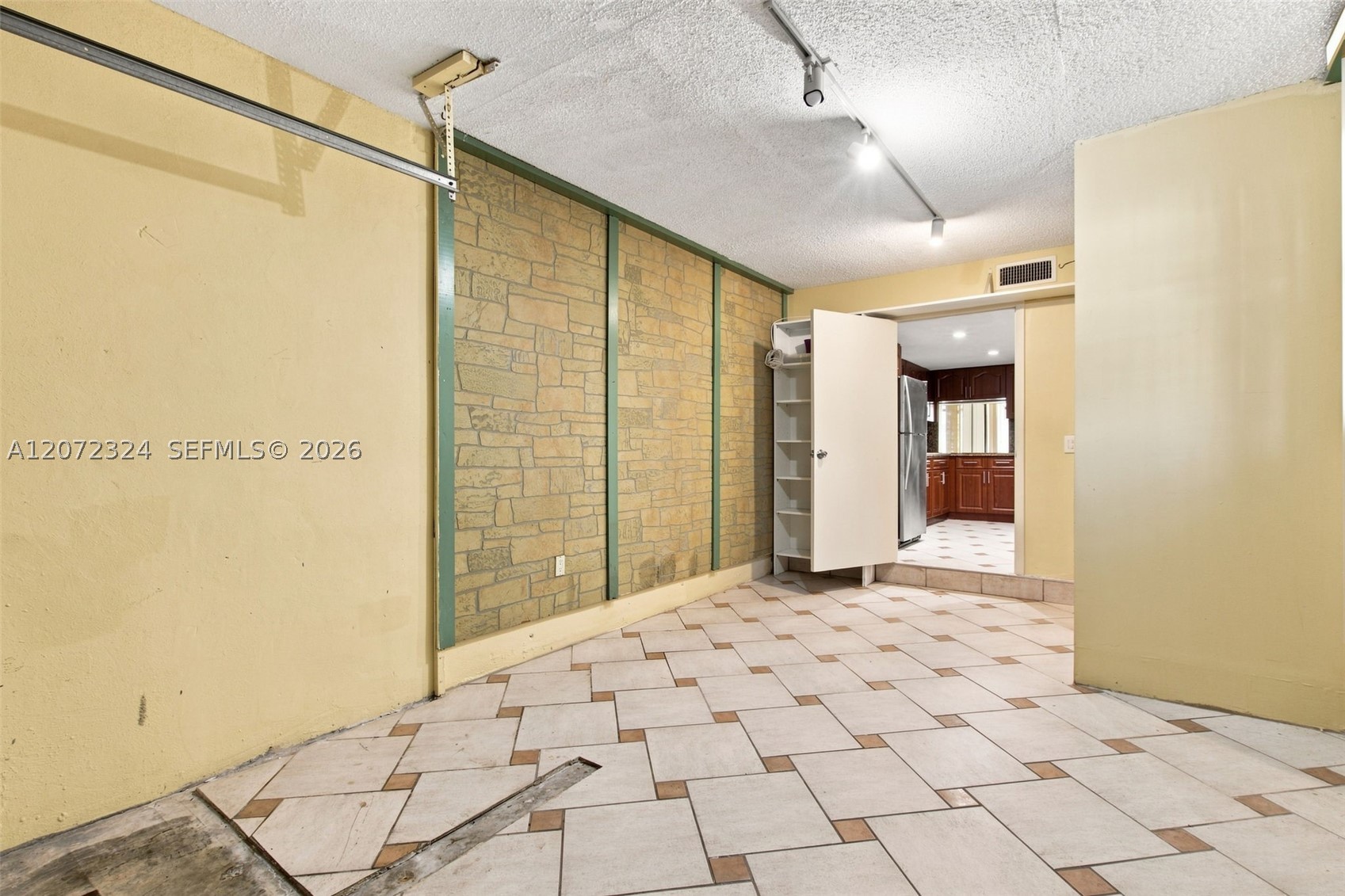 6511 Racquet Club Dr #46, Lauderhill FL 33319