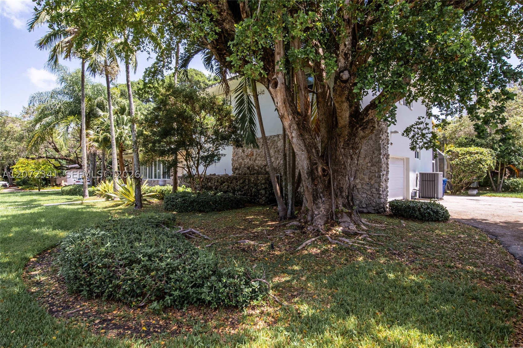 12555 SW 69th Ct, Pinecrest FL 33156