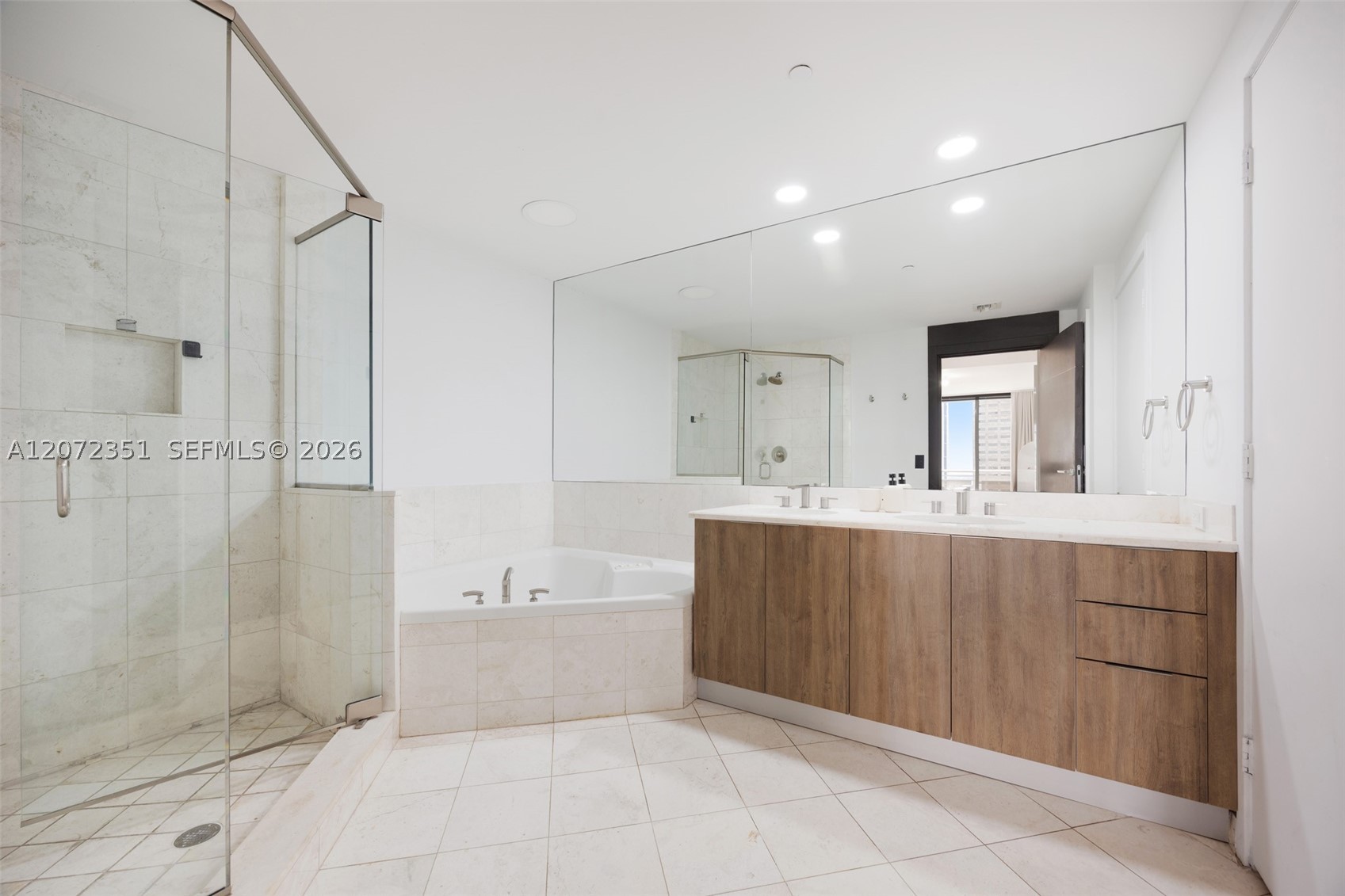 901 Brickell Key Blvd #2506, Miami FL 33131