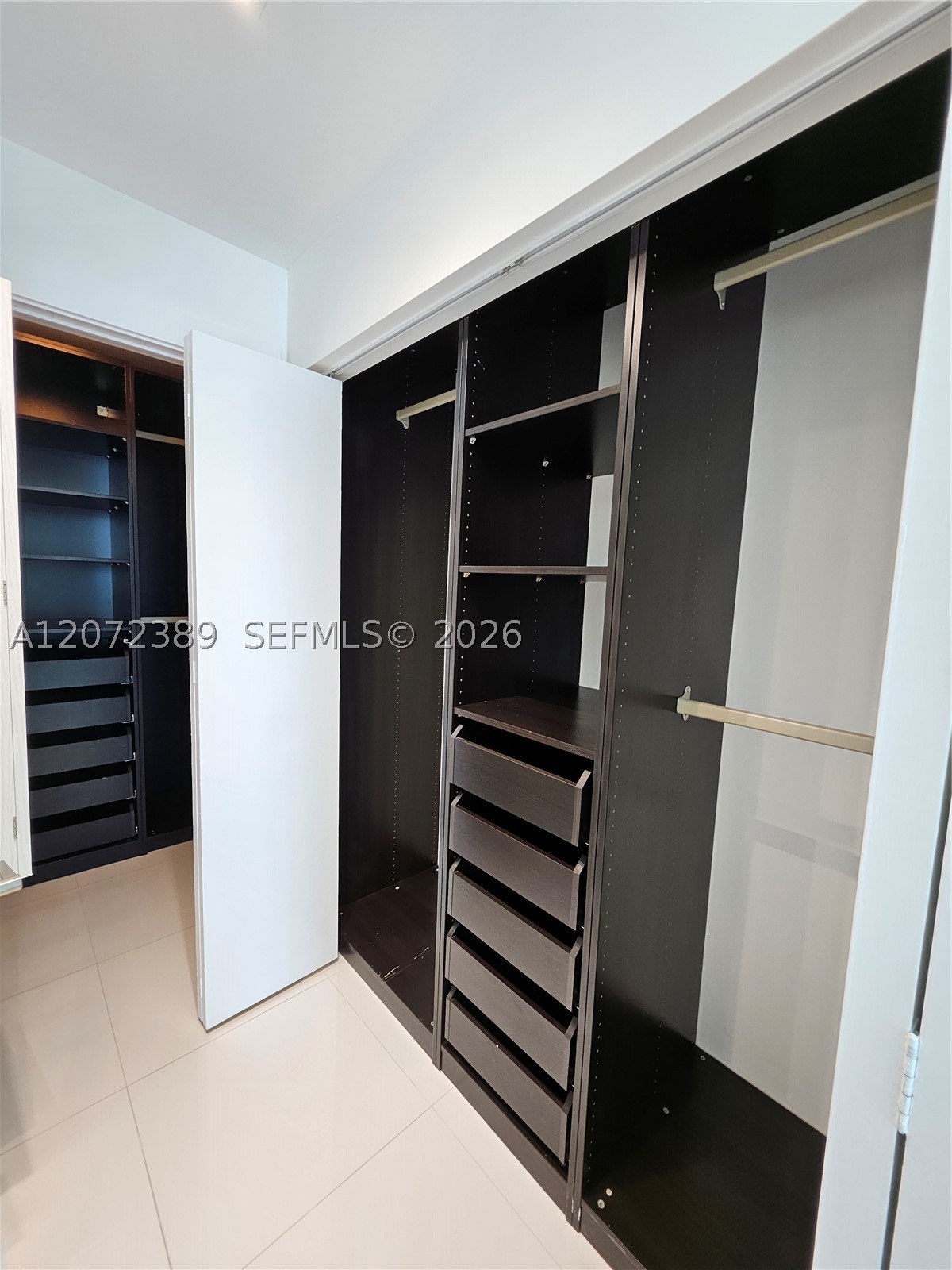 900 Biscayne Blvd #4210, Miami FL 33132