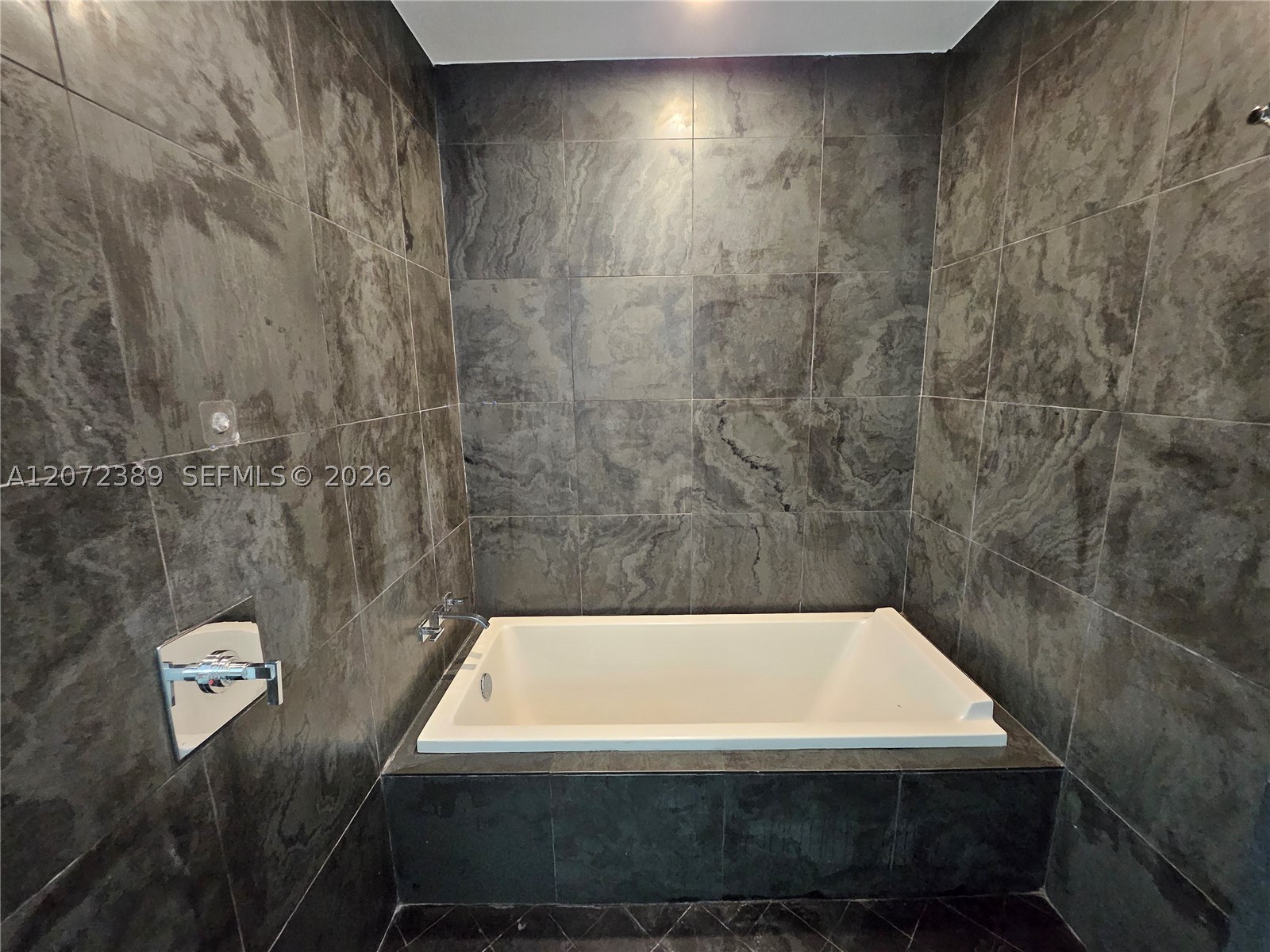 900 Biscayne Blvd #4210, Miami FL 33132