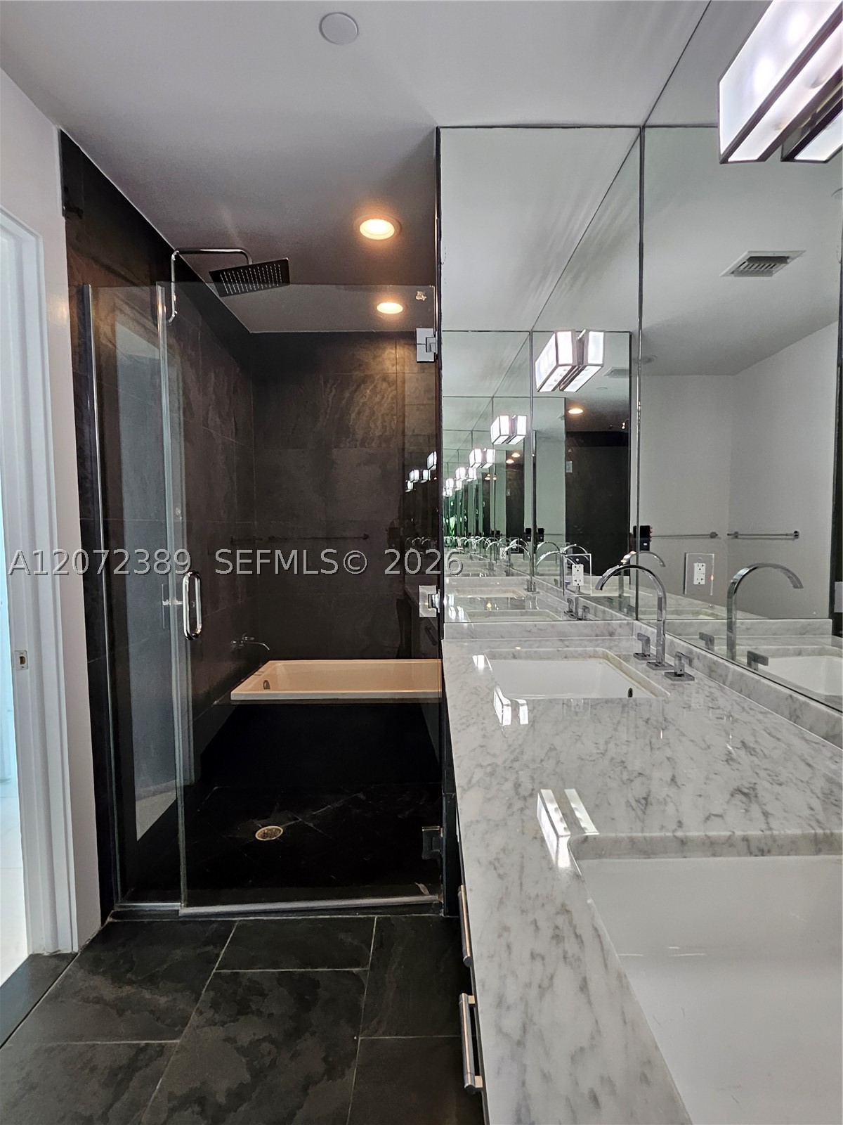 900 Biscayne Blvd #4210, Miami FL 33132