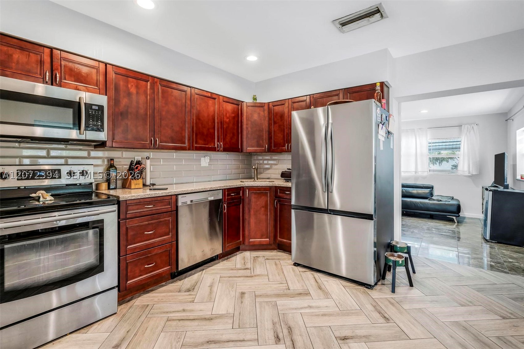 7211 NW 76th St, Tamarac FL 33321