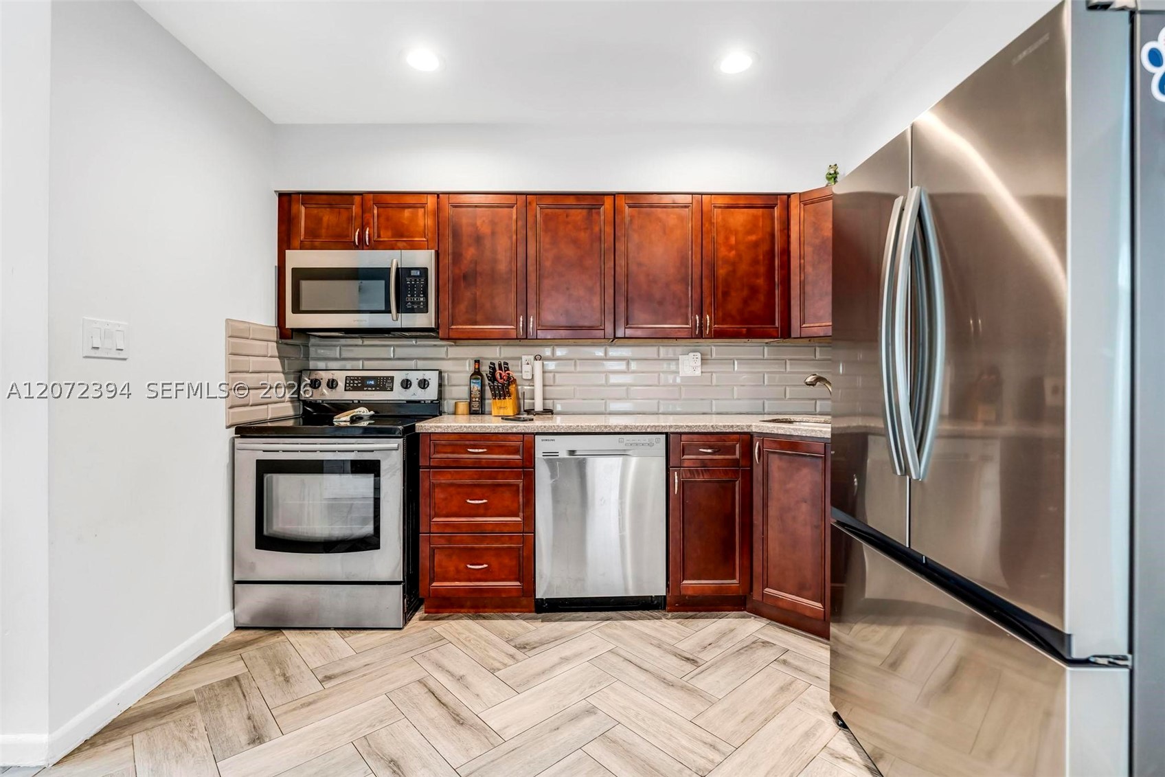 7211 NW 76th St, Tamarac FL 33321