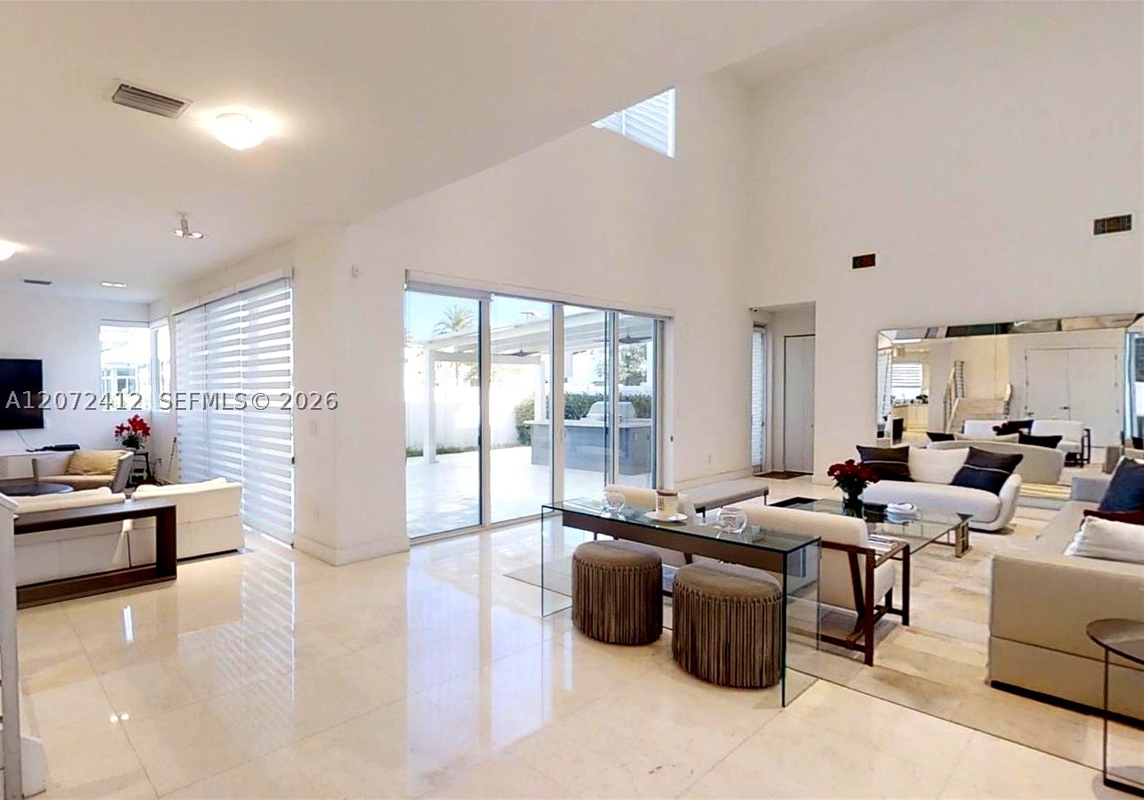 10229 NW 74th Ter, Doral FL 33178
